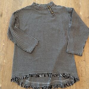 Crosstree Lane Black and White Houndstooth Top L